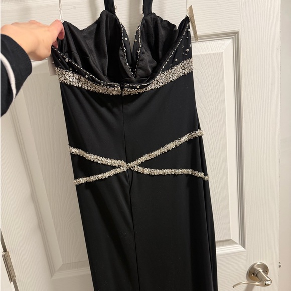 Elegant Black Beaded Halter Dress - Picture 2 of 4